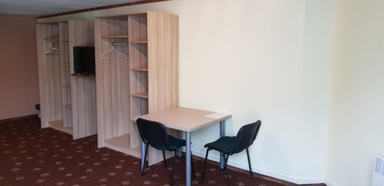 Hotel Sveciu Namai- Kazlu Ruda Esterno foto